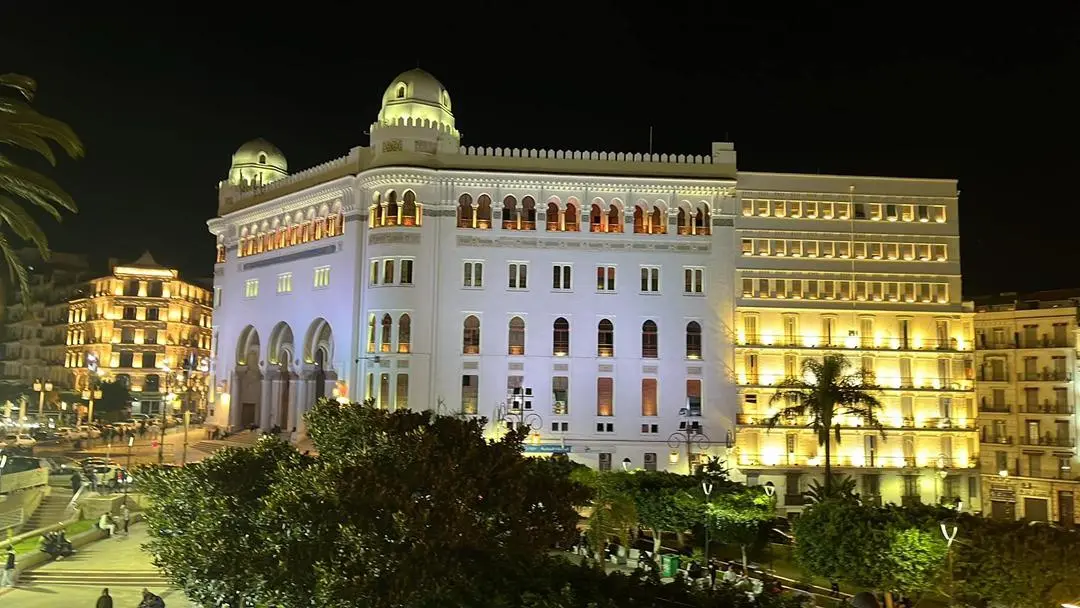 <font class='ftn-zrc'>Adapter <span>l'avenir</span> en alliant résilience et précision

<br/><br/></font>